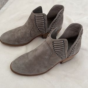 Women’s Vince Camuto Bootie Size 5